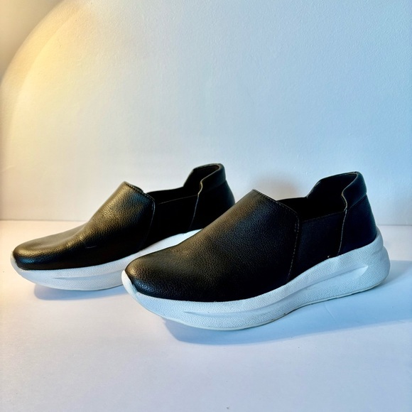 Kelly & Katie Shoes - Kelly & Katie Black Slip-On Shoes, size 6.5